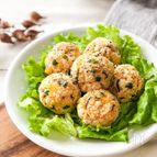 オートミールで悪魔のおにぎりおにぎり🍙⁡ @dietobento さんの投稿をお借りしました❕ ・桜えびとかクリームチーズ入りにしても最高においしいですよねー⸜ *ˊᵕˋ* ⸝ ⁡ 友達が泊まりに来てくれたりゴルフとか行くとき オートミール普及活動してます笑⁡ 友達の