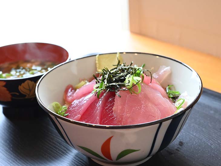 本日から！氷見生マグロ丼氷見漁港場外市場 ひみ番屋街