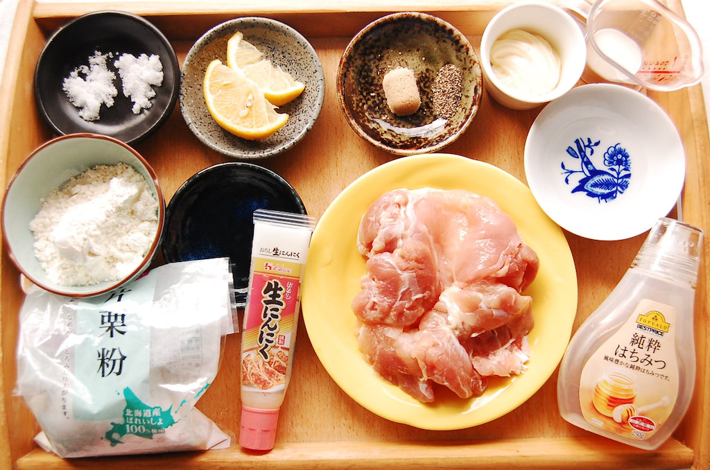 食感ザクザク！味ぽんで作る、鶏むねスティックから揚げ！味ぽんでさっぱりから揚げができちゃいます。TikTokレシピ簡単レシピ唐揚げ鶏むね節約レシピ味ぽんミツカン材料 2人分鶏むね肉: 1枚 280g＜A＞ ミツカン 味ぽん®: 大さじ2 おろししょうが:小さじ1 おろしにんにく: 小さじ1 片栗粉: 大さじ1 片栗粉: 適量 揚げ油: 適量 リーフレタス: