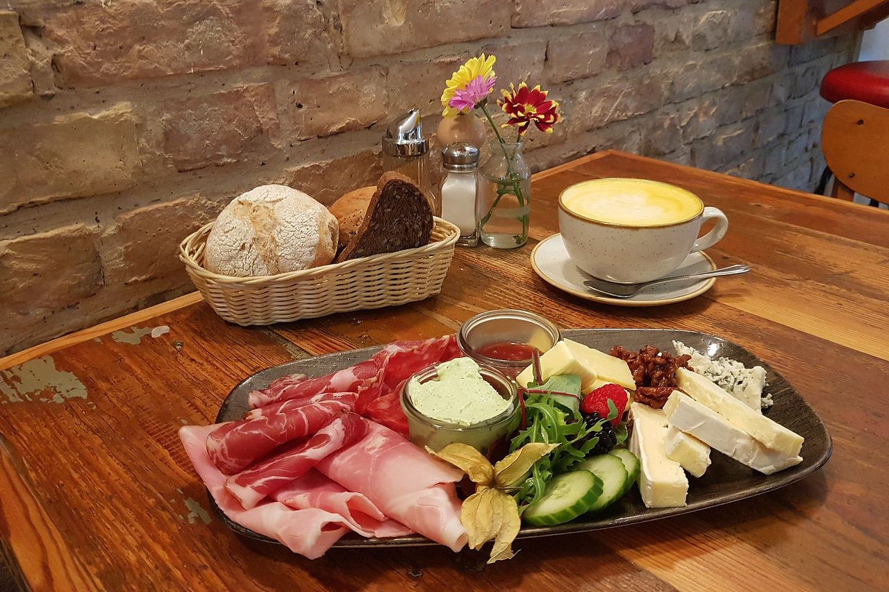 毎日の朝食をささっとおしゃれに！時短メニューとおしゃれ食器のコーディネート - スタイルコラム