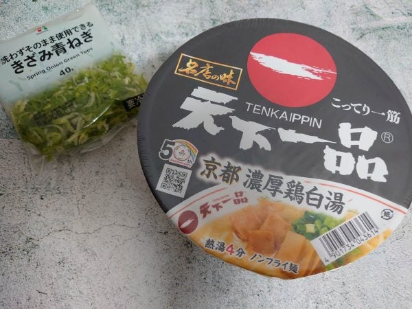 サンヨー食品 天下一品のカップ麺を食べ比べてみた - くろふねが出かけたらアゲるスレ