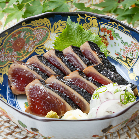 かつおの藁焼きタタキと通常のタタキの違いとは？高知産かつおの100%藁焼きタタキ通販久礼大正町市場 山本鮮魚店