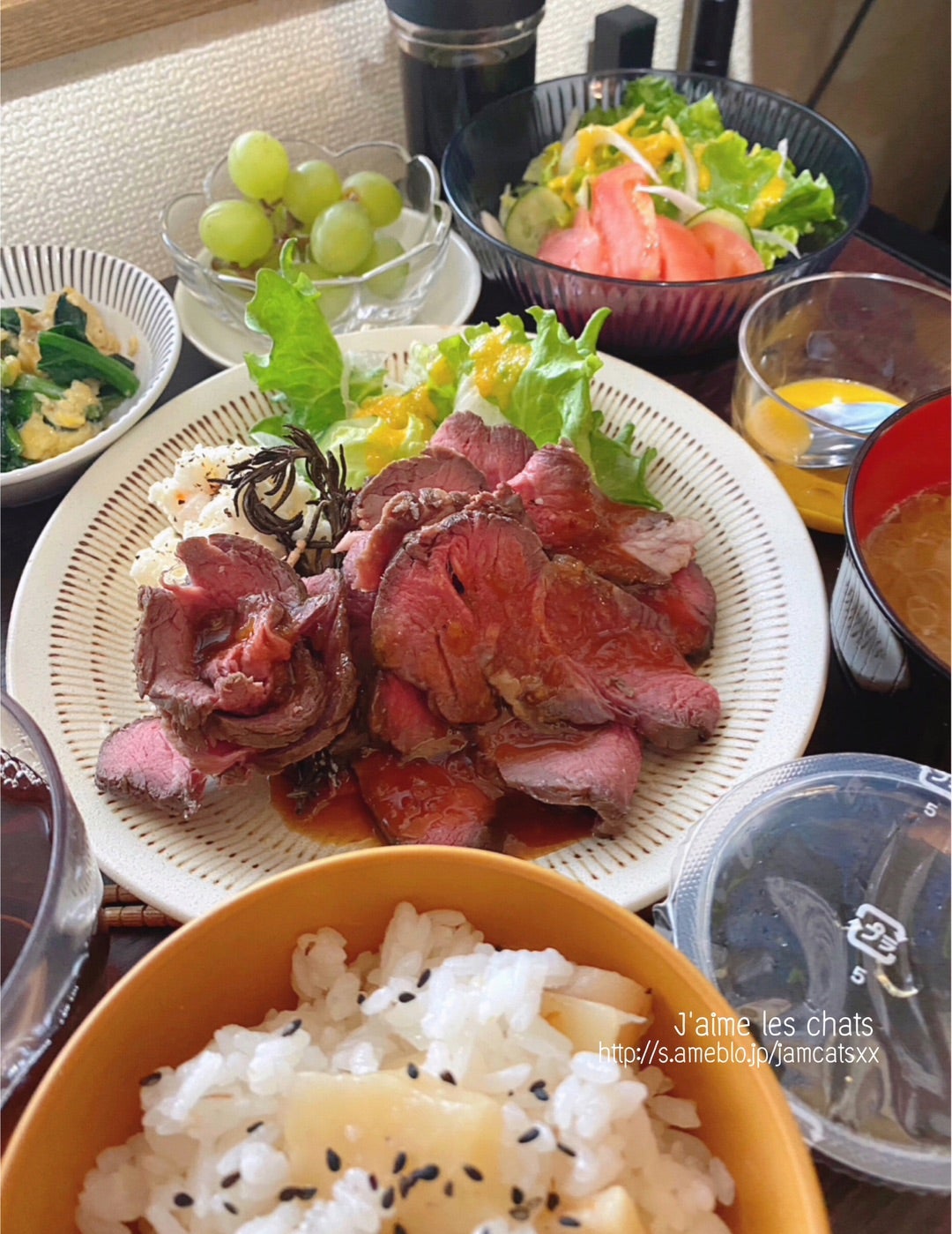 バースデーパーティー🥳🎉 ◾︎ ちらし寿司ケーキ ◾︎ エビカツ ◾︎ ローストビーフ ◾︎ ローストチキン ◾︎ スティック野菜 ◾︎菜の花としらすのピザ ◾︎ ソーセージとトマトのピザ ◾︎ かぼちゃスープ ◾︎ バスクチーズケーキ 3月は、ちび達が4日違いで誕生日