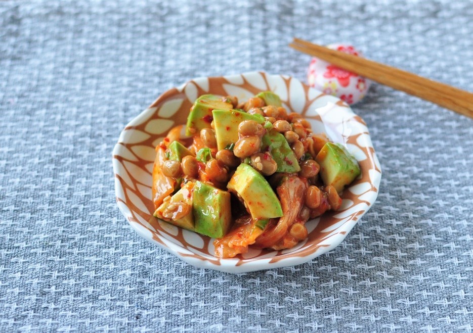 タオル10枚たたむ間にできる！爆速おつまみレシピ 〜ごはんもススム！納豆キムチユッケ編〜nishikawaのタオルメディア『タオルト』