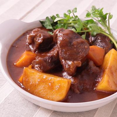 牛スネ肉のビーフシチュー作り方, 2024 12 19, ., こんにちは, 先日の我が家のクリスマス会で, 作ったビーフシチュー, .,もう何年もこの作り方です, ., リールの最後に手書きのレシピがあります, ちょっと見づらいかもしれませんが〜, ., 決して難しくはないのですが,時間がかかります, 前の日からの準備が必要です, ., 我が家は家族で集まる時, 人数が多いので,