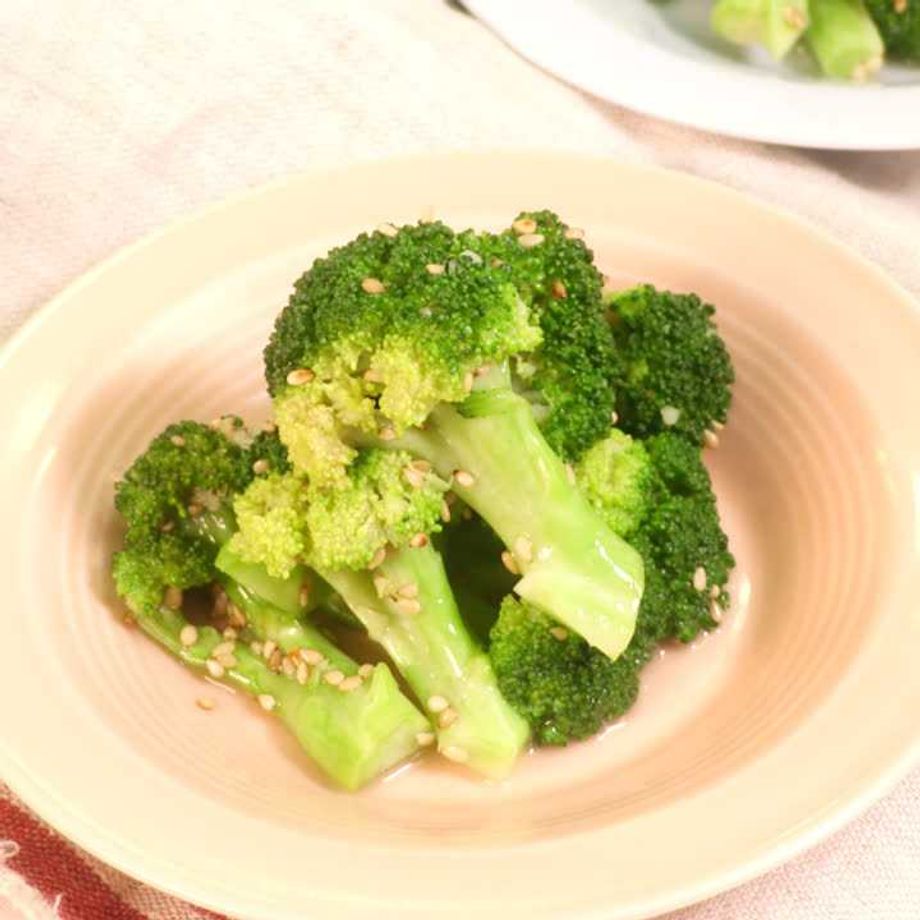 ブロッコリーが絶品おつまみに！スマッシュドブロッコリーのカリカリチーズ焼きの作り方 キャンプ飯・簡単レシピ