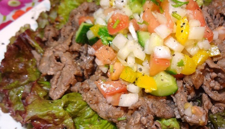 シュラスコ風牛のローストとヨーグルトのモーリョ