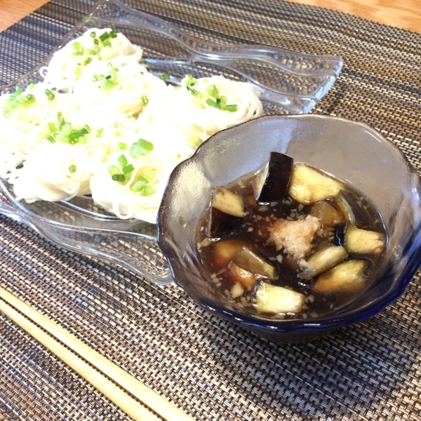 温かいつけ汁で食べる素麺