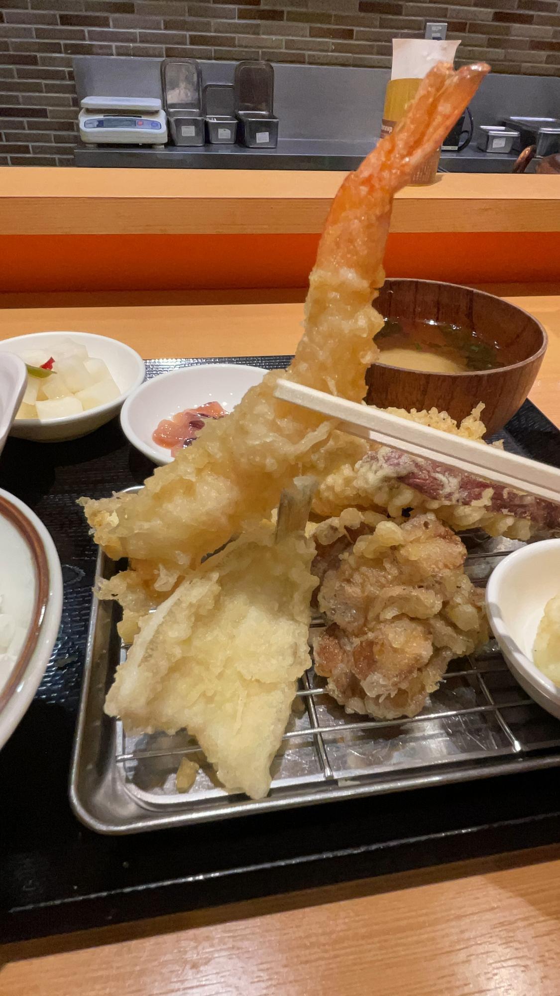 床に貝殻捨て放題」に関西人も驚く 行列天ぷらチェーン がウメキタに！ こんなおしゃれな空間でお手頃ランチを食べられちゃうんですか？出張なのに、 チェーン店ですか？東洋経済オンライン