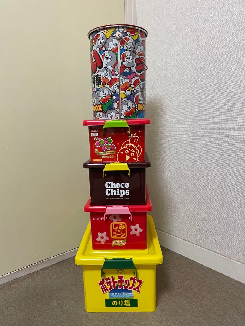 お菓子ボックス ◞⋆**✚⃞ྉ バレンタインの時のお菓子たちです。 大きめの箱にも詰めてみました。 詰め方難しいっ🗯お菓子ボックスバレンタインバレンタインお菓子手作りお菓子お菓子作り手作りバレンタインお菓子詰め合わせお菓子boxホワイトデー