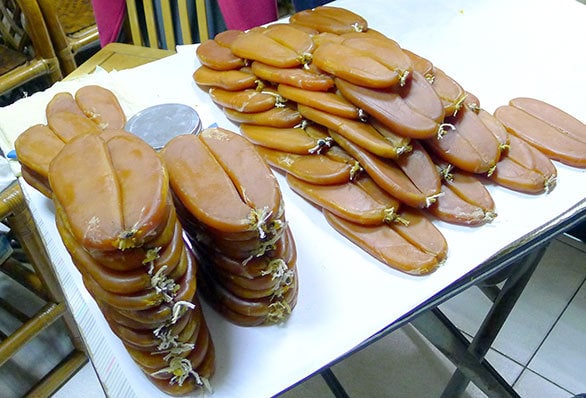 台湾グルメ 台湾での代表的なお土産のひとつに烏魚子 カラスミ があります。台湾でのカラスミの食べ方をご紹介します。 - YouTube