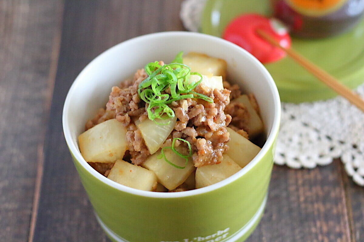 晩ごはんの献立 ＊麻婆豆腐 ＊鯖の煮付け ＊納豆 ＊ほうれん草のお浸し ＊エノキと卵の味噌汁 今日は午前中骨盤矯正に行って 幼稚園を迎えに行って英語の送迎してって 忙しかったから一品一品に 時間のかからないものばかり😂 とりあえず私の中の基準は 添加物が少なけれ