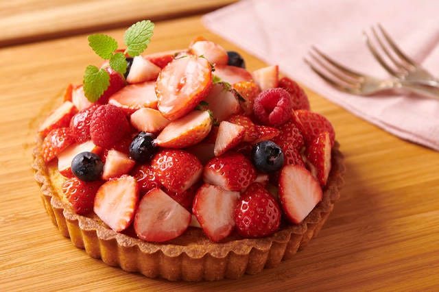 まるでお店の仕上がり つやつやイチゴのレアチーズタルト