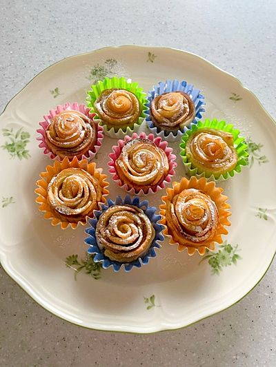 餃子の皮でバラのアップルパイ