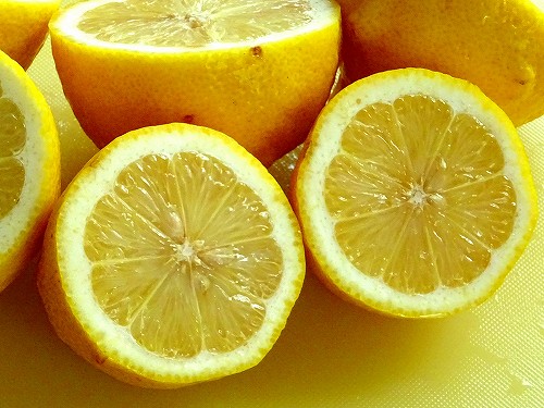レモンの保存 常温・冷蔵・冷凍の温度別から、大量消費の塩レモン・はちみつレモン・レモン氷の作り方までHugKum はぐくむ