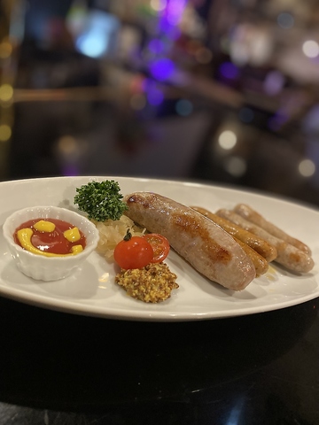 ソーセージ盛り合わせバル広島居酒屋横川横川居酒屋 広島夜カフェ広島カフェ巡りソーセージ好きと繋がりたい-———————————— 店名 ニューアカマル 横川店 営業時間 17:00~24:00 L.O.23:30定休日 日祝 ＴＥＬ082-295-0220 住所 広島市西区横川町2-10-2