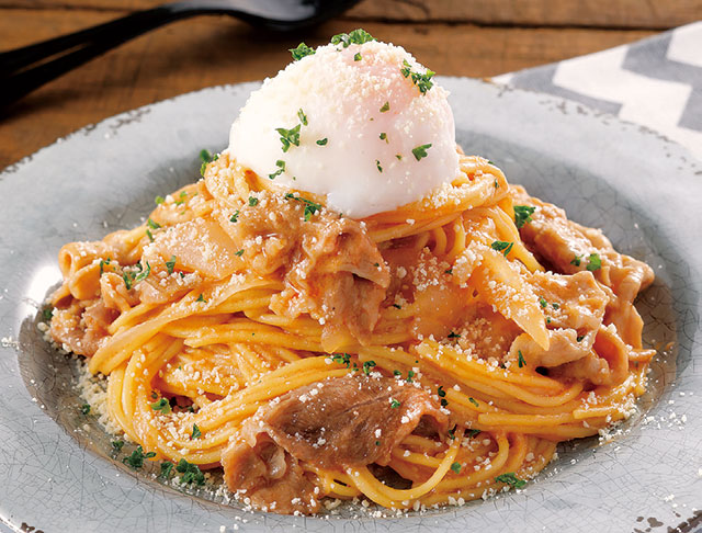 ワンパン時短で絶品♪きのことほうれん草の豚こま旨塩パスタ