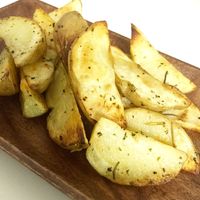 ガーリックサイコロステーキと付け合わせ野菜