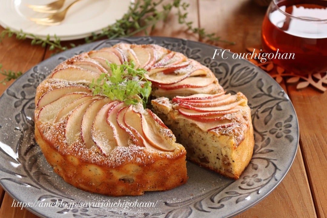 材料2つ レンジで4分！紅茶の蒸しパン作り方！, 材料 , ◯紅茶の蒸しパン, ・ホットケーキミックス150g, ・紅茶150ml,1.紅茶にホットケーキミックスを入れて混ぜる。, 2.タッパーに流し入れる。, 3.ふんわりとラップをして、500wの電子レンジで4分加熱する。,4.タッパーから出して粗熱を取る。, Ingredients ◯ Black tea steamed bread,