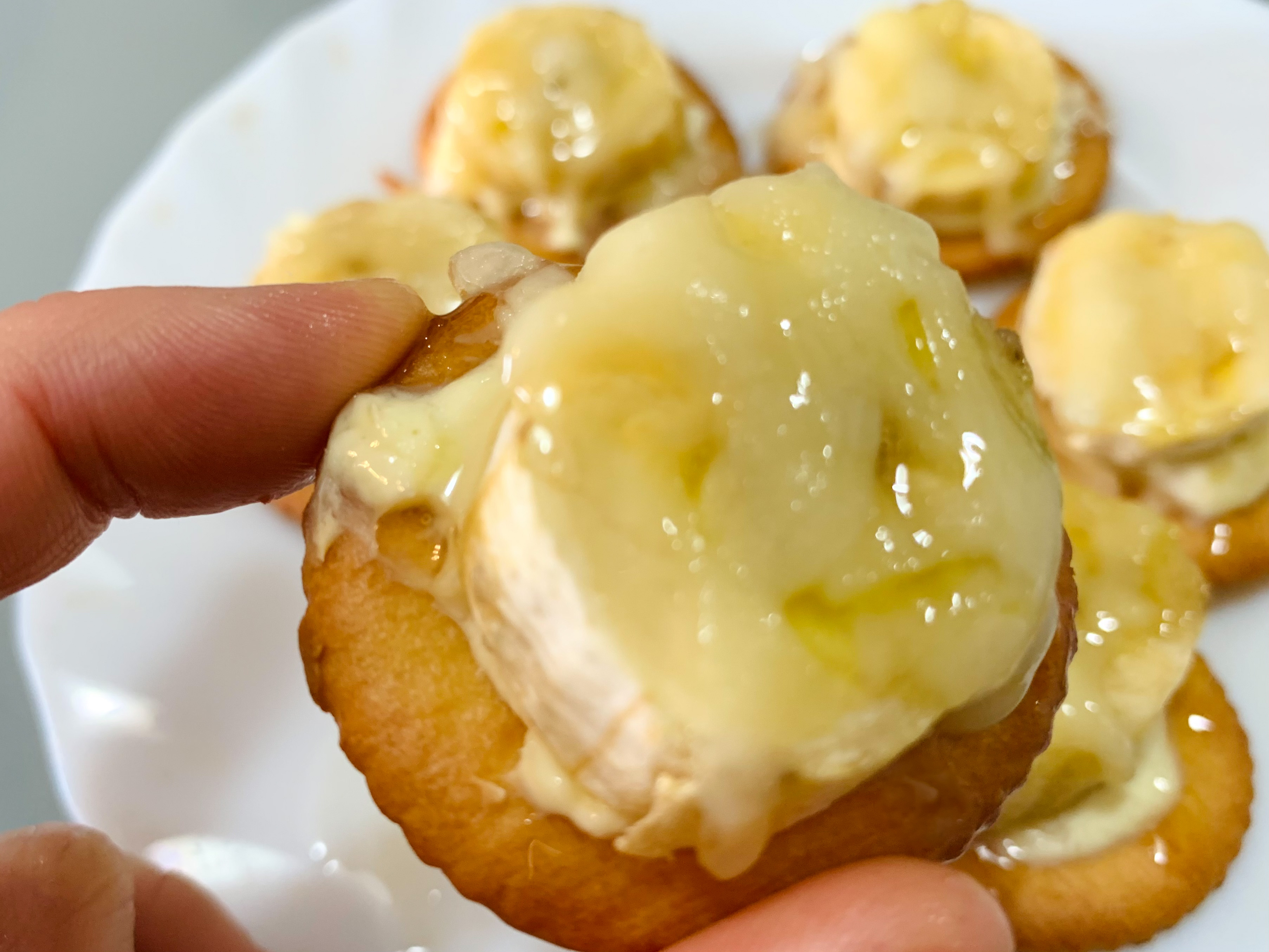 リッツに一番合うのは何!? 50種類の食材を載せて食べてランキング化！ - 価格.comマガジン