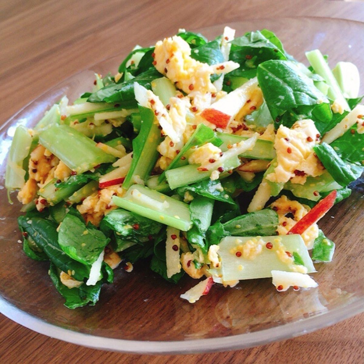 りんごと小松菜のごくごくジュース のレシピ・作り方ELLE gourmetエル・グルメ