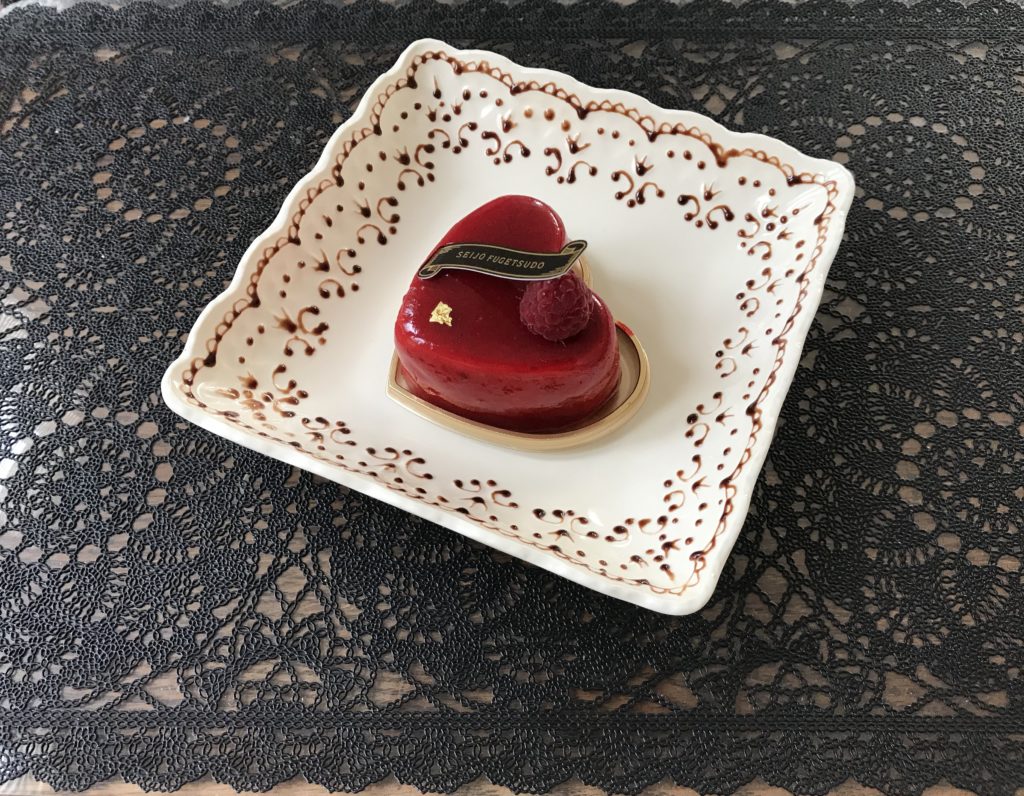 ウェディングケーキ チョコペンアート京橋 シェフズキッチンポルナレフの自慢のチョコペンアート