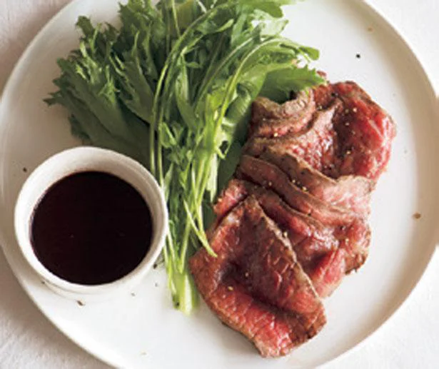 皿に盛り付けたローストビーフの写真素材83422394- PIXTA