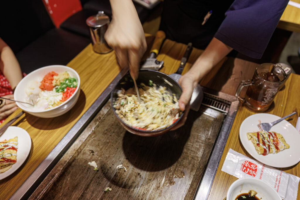 ホーチミンおすすめのベトナム版お好み焼き☆バインセオ☆のお店ベトナム旅行とベトナム情報・アンコールワット旅行とアンコールワット情報
