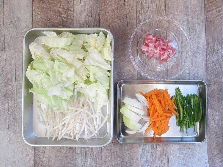 150万回再生人気レシピ 完全保存版 3つのコツで中華料理屋の味に！料理研究家が全力で伝授する肉野菜炒めの作り方