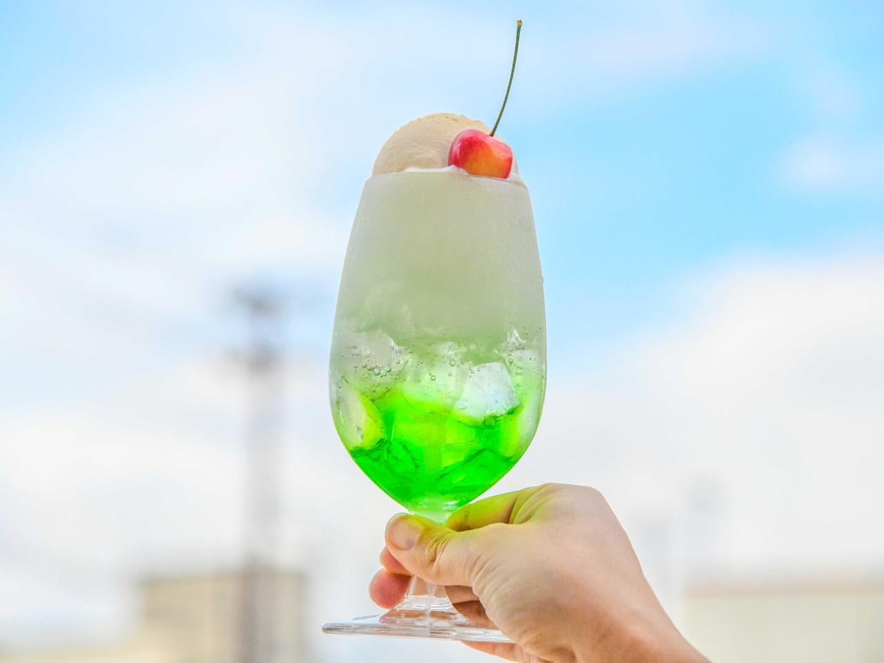 はちみつレモンのクリームソーダ