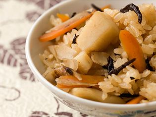 無印良品 アレンジまとめも◎「炊き込みごはんの素 ほたて貝柱と昆布のごはん」は上品な旨味で口コミ高評価！タマゴノツブヤキ