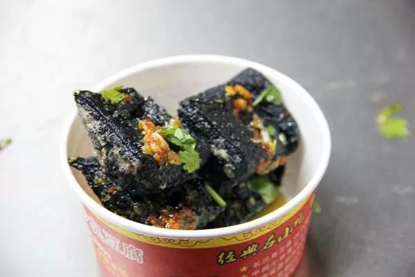 黒い麺を混ぜ混ぜ・今日はブラックデー！ソウルナビ