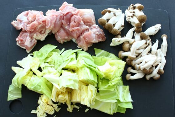 『鶏もも肉のキャベツ煮込み』