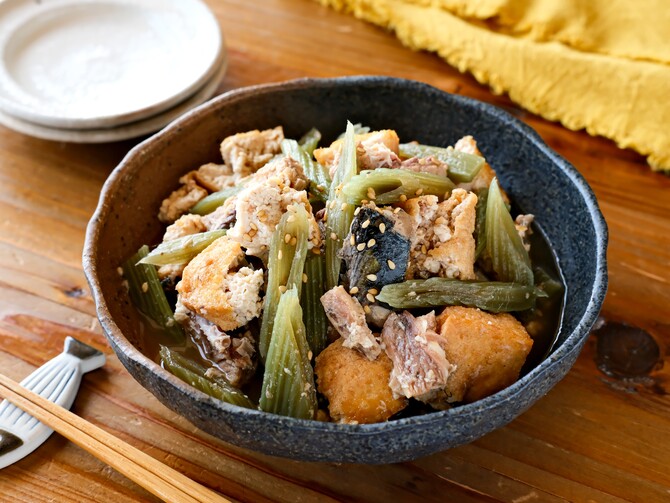 鯖缶で簡単❣️すぐできるお手軽南蛮漬け🐟🧅🫑栄養たっぷりの鯖缶を使って 簡単に南蛮漬けを作りました🐟 鯖缶に片栗粉をまぶして 揚げ焼きにするだけなのでお魚の下処理なども不要で とっても楽ちんです ^^ ✨ 簡単おいしい大満足な1品ですよ