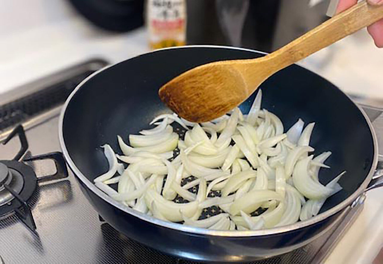 甘くて、サクサク。新たまねぎのピュアな魅力あふれるお吸い物有賀 薫