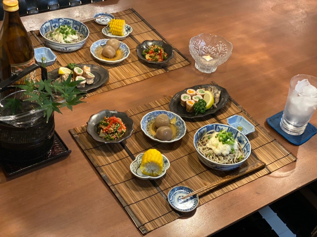 おしながき明太子とろろごはん 根菜しみしみのお味噌汁 厚揚げの肉詰め ゆで卵 ぽんかん ・おはようございます。 昨日の朝昼ごはんで失礼します。最近ほんと朝起きれない笑まこさん@ma_ko11が食べてた とろろ明太子ごはんを真似っこ。 大和芋はベジさん