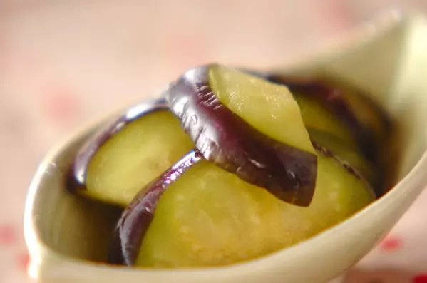 とろとろ食感がたまらない！見た目も魅力的な白ナス