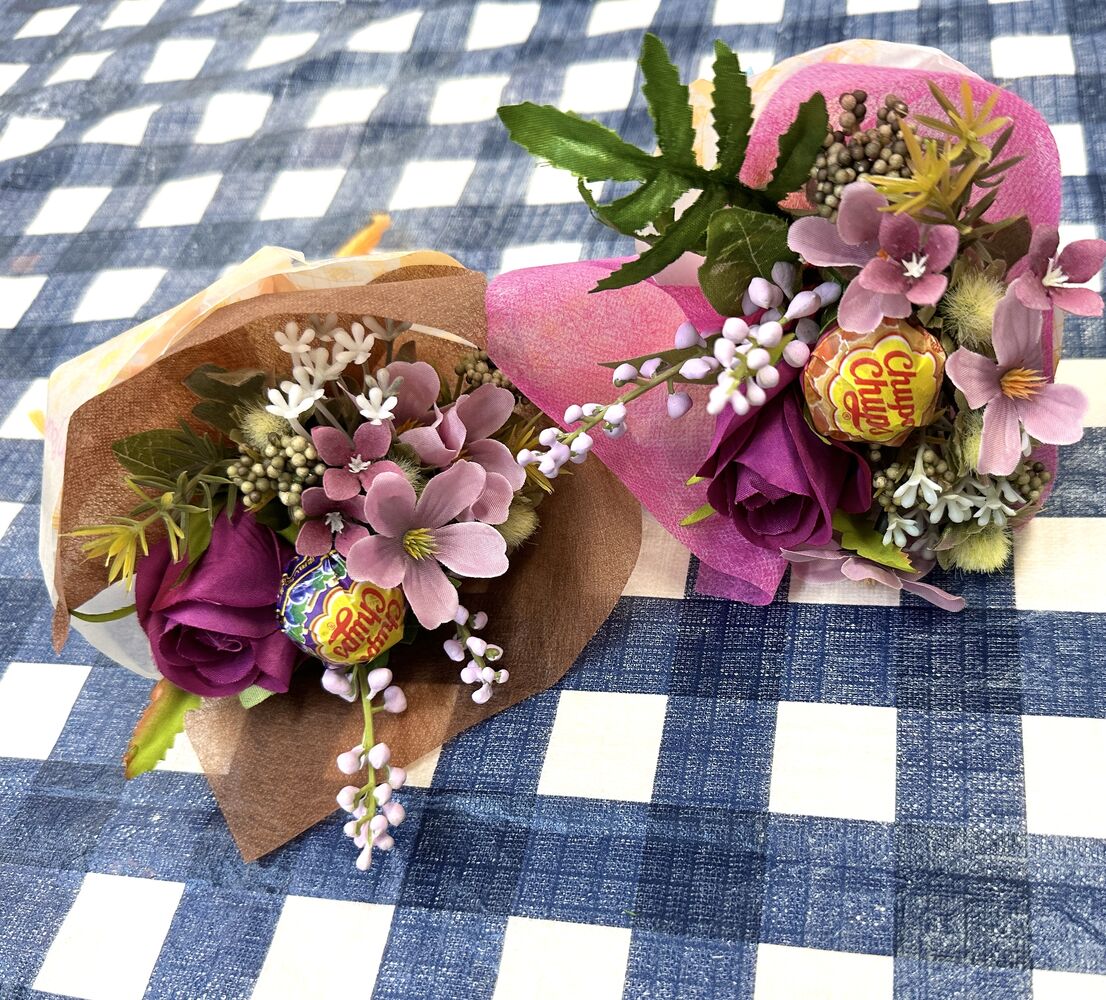 キャンディーブーケと推し活ブーケの作り方！おしゃれな花束ラッピング包み方のコツ » 横浜ディスプレイミュージアムアーティフィシャルフラワー・造花の販売・卸販売
