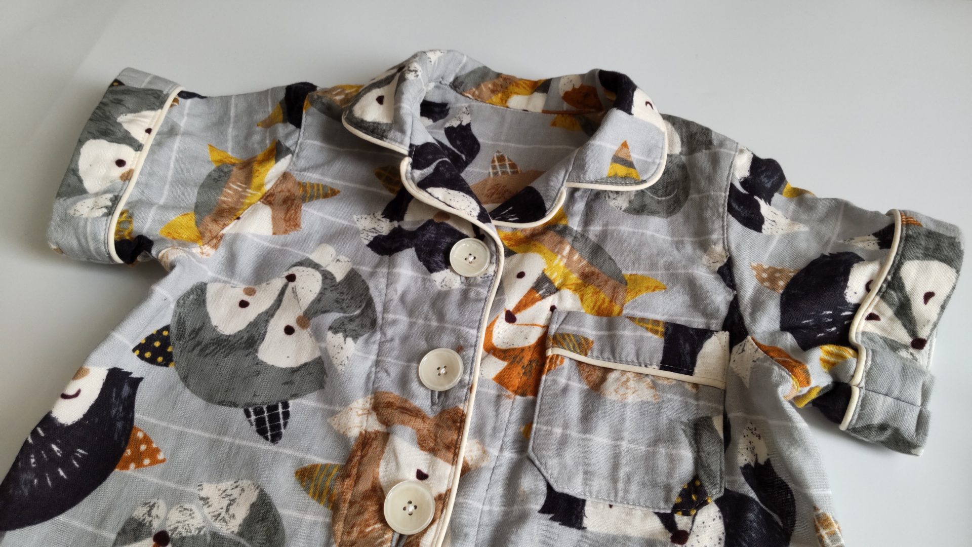 有輪のダブルガーゼでマカロン柄のパジャマ: うろこのあれこれハンドメイド