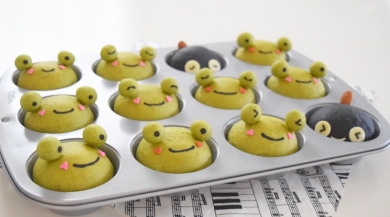 去年大人気だった、ゆうこ先生手作りカエル君ケーキ。今年も登場＼ ^^色んな表情のカエル君が勢揃い!! みんなはどんな表情のカエル君と出会えたかなぁ?? *^^*山梨県甲府市こでまりこども園小規模保育園すまいる保育園甲府マスカット保育園保育士山梨県