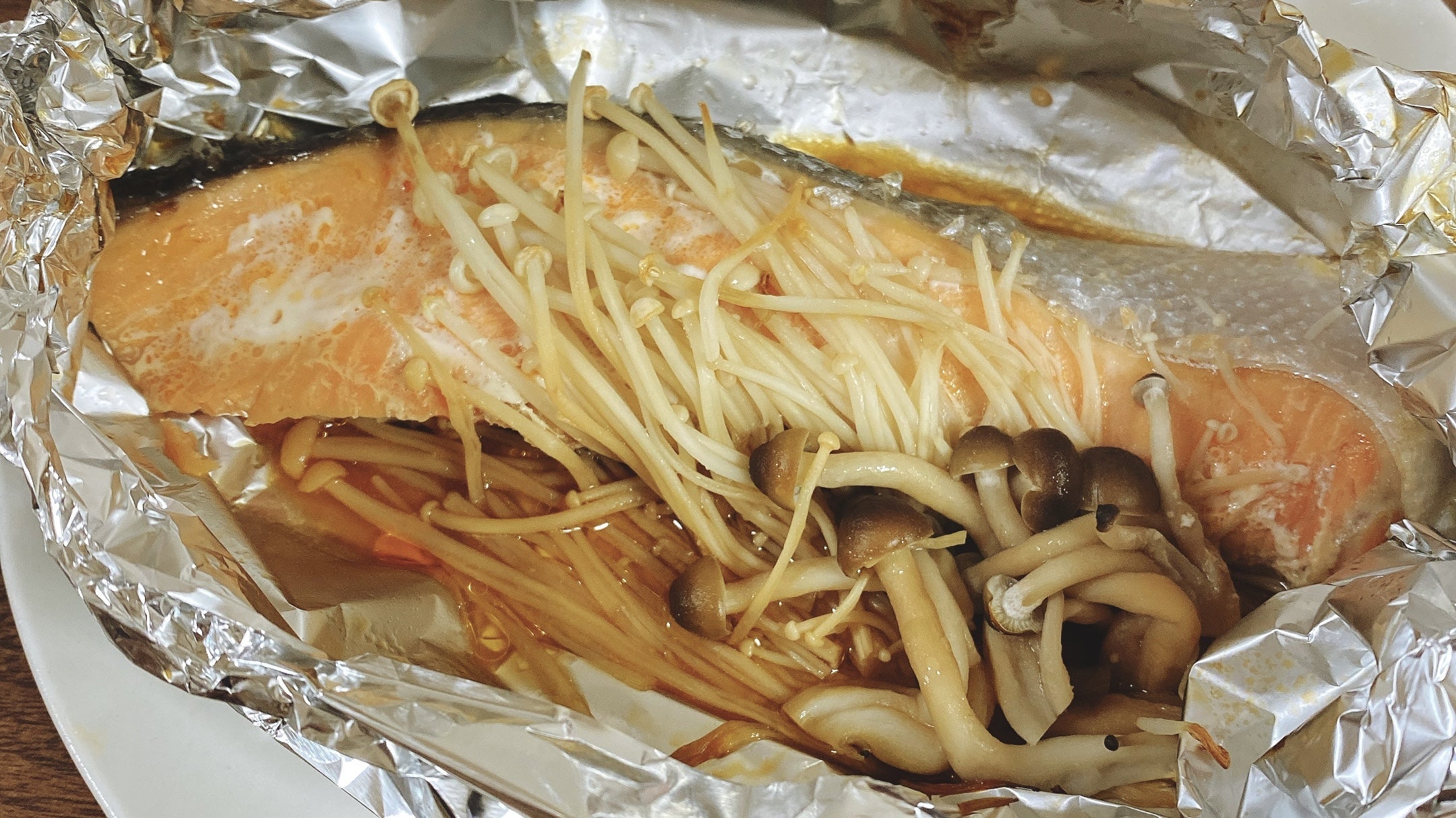 早く知りたかった！「鮭のホイル焼き」をジューシーに仕上げるコツ6つ フライパンでパパッと魚料理＃2kufura クフラ 小学館公式