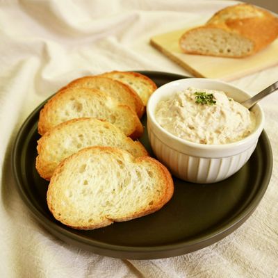 簡単なのに本格派！ シェフ直伝「リエット」レシピ。豚バラ肉を煮てほぐして混ぜるだけ！三越伊勢丹の食メディアFOODIE フーディー