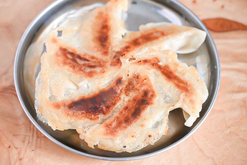 羽根つき餃子を上手に焼く方法を2パターン一挙公開 - 東京餃子通信