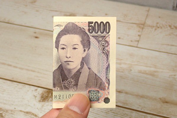 折り紙3枚で お札を折らないで入れるポチ袋 封筒 の折り方 簡単で可愛いお年玉袋つつみとむすび