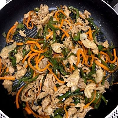 ワンパン10分！ 豚こま肉とピーマンの甘辛炒め ご飯進む♩