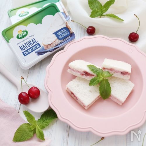 いちごとクリームチーズのオープンサンド