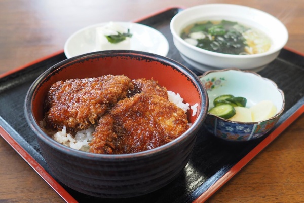 ◇群馬県ごはん◇ 道の駅まえばし赤城 ヒュッテハヤシ 赤城山ソースカツ丼 メンチカツプレート ベーカリーキッチン オハナ 群馬県前橋市 -YouTube