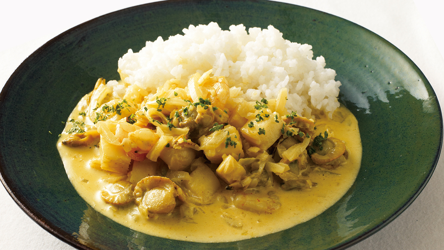 シーフードミックスカレーの極意！臭みを抑える方法と美味しさのコツ食・料理オリーブオイルをひとまわし