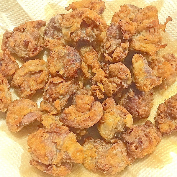 八食センターの砂肝の唐揚げちょー好き🥰 スーパーで1本だけ売ってた余市で昼飲み🥃 .砂肝砂肝の唐揚げ唐揚げ唐揚げ大好き昼飲みお酒ウイスキー余市日曜日の過ごし方日曜日の昼下がり最高の時間whiskey酒のつまみgizzardfoodblogfoodporn