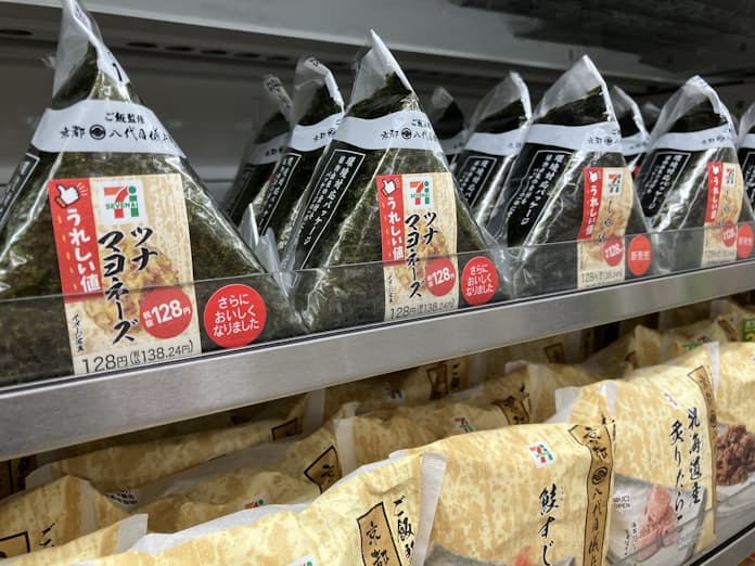 セブンイレブン、｢100円おにぎり｣５年ぶり復活 ファミマは割引回数券 - 日本経済新聞